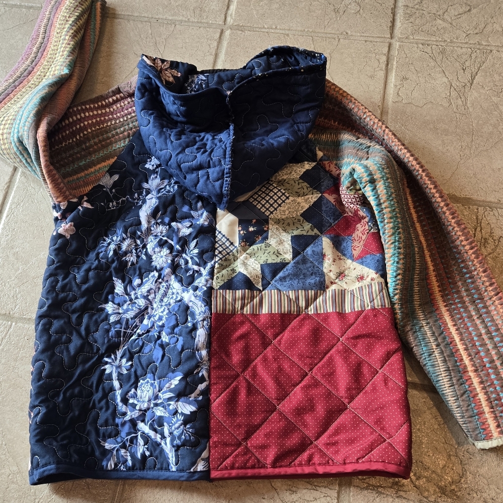 Upcycled Quilt Blanket Hoodie S-M Handmade Dont Throw It Out - Picture 5 of 6